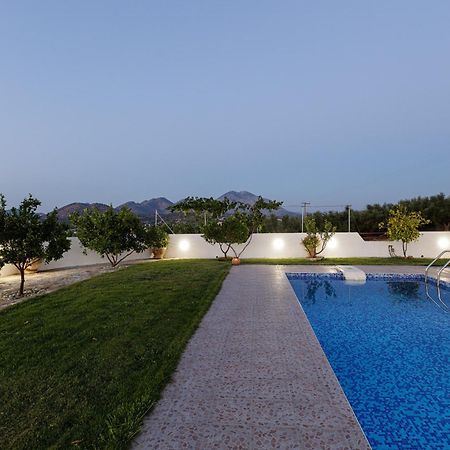 Marina Villa, A Nature Inspiring Retreat Perama  ภายนอก รูปภาพ